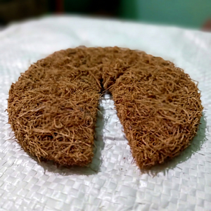 Manta de Fibra de Coco Redonda con Orificios, Diseño Moderno para Compostaje y Uso en Jardín - Product Image 1