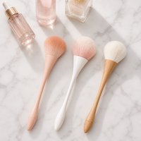 Pinceau à poudre professionnel Iriswigs extra large en poils synthétiques, super doux et moelleux, pour le maquillage du visage, la poudre libre, le blush, le bronzer et la fixation.