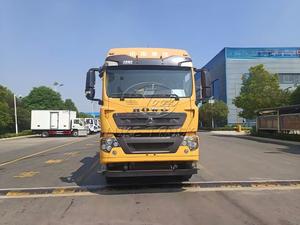 Camión de Limpieza de Alcantarillado al Vacío Sinotruk 8x4 33000L Euro2-Euro6 LHD/RHD con Bomba de Vacío y Pistón de Alta Presión Doble para Dragado de Alcantarillado - Product Image 2