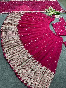 Top vente designer de bollywood travail lourd lehenga choli bollywood soie Lehenga Choli Collection disponible aux prix de gros - Product Image 2