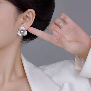 Boucles d'oreilles en argent S925 avec aiguille en cuivre perlé, élégantes, au tempérament raffiné, sensation haut de gamme, tendance nouvelle, motif géométrique vintage, incrustées de zircon - Product Image 4