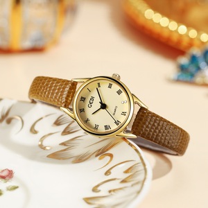 Montre pour femme rétro de niche, mince, avec lunette dorée et chiffres romains, bracelet en cuir véritable, mouvement à quartz - Product Image 4