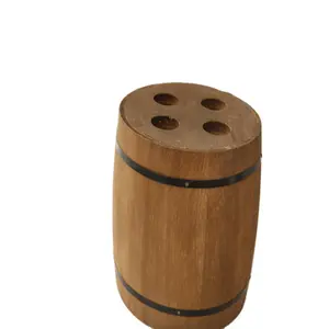 一个圆柱形的桶，一个装饰木桶，一个实木桶