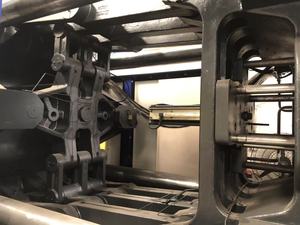 เครื่องฉีดพลาสติก Haitian MA13000III มือสอง ขนาด 1300 ตัน สำหรับขาย เหมาะสำหรับโรงงานผลิตเฟอร์นิเจอร์ขนาดใหญ่ - Product Image 2