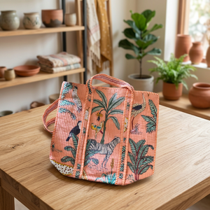 Bolsos de Viaje Acolchados en Oferta, Bolsos de Hombro Personalizados con Estampados Coloridos de Animales y Plantas, Bolsas de Compras para Uso en Todas las Estaciones - Product Image 3