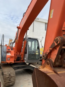 Excavadora Usada de Segunda Mano, Maquinaria para Movimiento de Tierras HITACHI ZX125US en Venta - Product Image 3