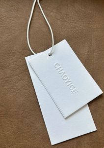 Étiquettes suspendues personnalisées en papier gaufré recyclé imprimées UV pour bijoux, sacs, vêtements, chaussures - Product Image 2