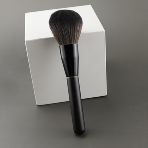 Grand pinceau portatif à poudre en vrac pour l'application du visage débutant manche en bois féminin forme angulaire cheveux synthétiques - Product Image 3