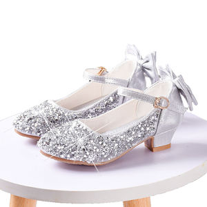 Chaussures de princesse pour petite fille en cuir souple avec décorations en strass pour fête de déguisements pour enfants - Product Image 1