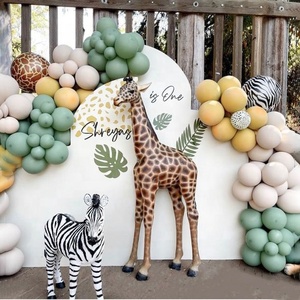 Sculpture en fibre de verre grandeur nature Girafe Lion Éléphant Accessoires sur le thème du safari pour photographie de baby shower - Product Image 6