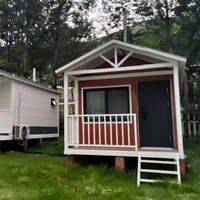 Maisonnette préfabriquée moderne en structure acier, panneaux sandwich, villa modulaire mobile, cabane de camping avec véranda
