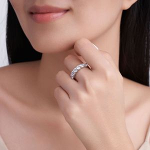 Bague demi-<span class=keywords><strong>éternité</strong></span> en argent sterling S925 de haute qualité avec moissanite VVS1, fabrication d'usine avec plus de 18 ans d'expérience, vente en gros de bijoux - Product Image 5