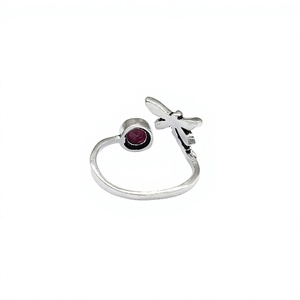 Anillo de Plata de Ley 925 Hecho a Mano con Rubí Redondo y Patrón de Libélula, Joyería Ajustable de Diseño, Venta al Por Mayor - Product Image 4