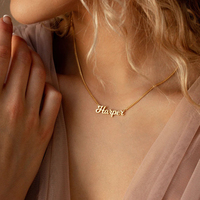 Offre Spéciale 18K Or PVD Plaqué En Acier Inoxydable Personnalisé DIY Bijoux N'importe Quelle Langue Police Nom Pendentifs pour Femmes Hommes pour Anniversaire