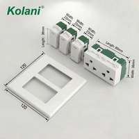 Placa de pared de montaje oculto Kolani de 120 mm cuadrados, interruptor de 3 módulos + toma universal horizontal de seis orificios, panel de PC blanco brillante