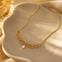 Collier ras du cou tendance en chaîne à maillons multicouches plaqué or avec perles de riz et pendentif ovale en zircon transparent, style luxe léger