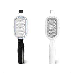 Râpe à pieds à long manche en plastique pour éliminer les callosités et les peaux mortes - Product Image 3