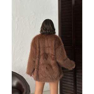 เสื้อแจ็คเก็ตขนเฟอร์เทียมแบบสั้นขายส่ง พร้อมเข็มขัดรัดตัว กระดุมแถวเดียว ลายพิมพ์ - Product Image 4