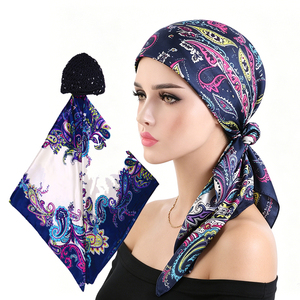 Nuova <span class=keywords><strong>Bandana</strong></span> in Raso con Motivo Paisley, Foulard con Fodera <span class=keywords><strong>per</strong></span> <span class=keywords><strong>Capelli</strong></span> Pre-Annodata, Copricapo in Raso <span class=keywords><strong>per</strong></span> Donne - Product Image 2