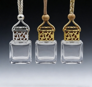 Bouteille diffuseur de parfum pour voiture en verre miniature personnalisable avec logo, vide, 5ml/8ml/10ml, à suspendre, rechargeable, avec couvercle en bois - Product Image 3