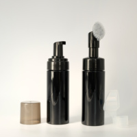 Flacon pompe en plastique noir de 150 ml à épaule plate pour mousse nettoyante avec brosse en silicone