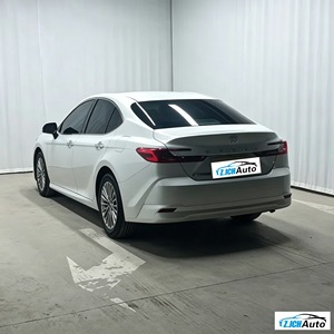 La <span class=keywords><strong>Toyota</strong></span> Camry 2.0GVP Luxury 2024 la plus vendue, berline intermédiaire à intérieur sombre avec <span class=keywords><strong>4</strong></span> <span class=keywords><strong>portes</strong></span> et 5 sièges - Product Image 4