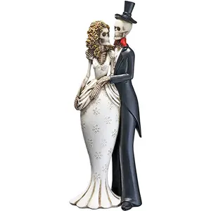死骷髅新娘和新郎雕像的树脂日