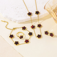 Ensemble de bijoux en acier inoxydable classique plaqué or 18 carats, collier, bracelet, boucles d'oreilles, bagues, motif trèfle à cinq feuilles, pour femme, bijoux de fête