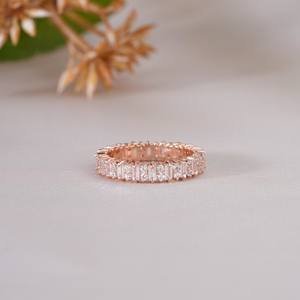 แหวนแต่งงานสไตล์วินเทจประดับมอสซาไนต์สีโรสโกลด์ ดีไซน์วงแหวนแบบ Eternity ประดับเพชรทรงบาแกตต์และทรงกลมสลับกัน สำหรับผู้หญิง เหมาะเป็นของขวัญ - Product Image 1