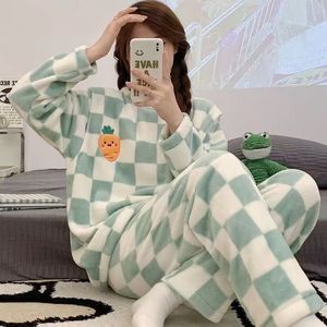 Set di pigiami di flanella all'ingrosso per le donne-<span class=keywords><strong>abbigliamento</strong></span> <span class=keywords><strong>da</strong></span> notte caldo in pile di corallo, Logo personalizzato, <span class=keywords><strong>abbigliamento</strong></span> <span class=keywords><strong>da</strong></span> salotto invernale e <span class=keywords><strong>abbigliamento</strong></span> per la <span class=keywords><strong>casa</strong></span> - Product Image 1