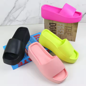 Sandalias planas de EVA informales con punta abierta y logotipo personalizado para mujer con estilo de <span class=keywords><strong>plataforma</strong></span> de plantilla de PVC de goma suave - Product Image 5