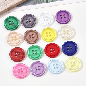 เสื้อคลุมคาร์ดิแกนแขนสั้นผ้าวูลเนื้อนุ่มสำหรับผู้ชายและผู้หญิง กระดุมเรซิ่นประกายมุกคุณภาพสูง 4 รู พร้อมคุณสมบัติกันลมและให้ความอบอุ่น - Product Image 2