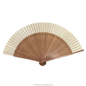 Fabricant chinois de éventails pliants en bambou, éventail à main en bambou gravé avec étui, personnalisez votre logo - Product Image 3