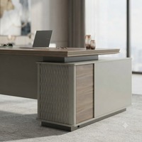 Scrivania Direzionale Moderna con Scaffale, Mobile Laterale in Legno, Sedia in Pelle, Libreria, Arredamento per Ufficio Commerciale CEO/Manager Aomige D326
