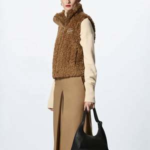 Gilets de grande taille pour femmes Vente en gros Logo personnalisé Fourrure Hiver Streetwear Extérieur Broderie Polaire Sherpa Polaire Veste - Product Image 6