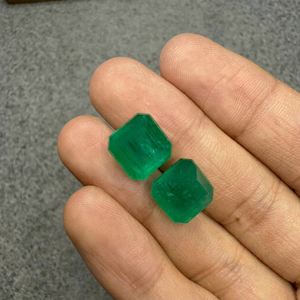 Émeraudes naturelles de 16,28 carats, taille émeraude, à changement de couleur, paire assortie, pierres précieuses vertes en vrac pour la fabrication de bijoux fins - Product Image 1