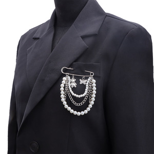 เข็มกลัดรูปหัวกะโหลกใยแมงมุมหมีมุกดาวสไตล์ฮิปฮอปแบบยุโรปอเมริกัน  เครื่องประดับแฟชั่นสำหรับทุกเพศ  ทำจากโลหะผสมสังกะสี  พร้อมพู่ห้อยโซ่  เหมาะสำหรับงานปาร์ตี้ - Product Image 3