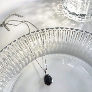 Collar con colgante de ágata negra de Plata de Ley S925 para mujer, diseño geométrico sencillo y elegante para uso diario, bisel de forma ovalada - Product Image 3