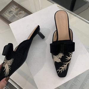 Mules à talons chaton pour femmes, style rétro, brodées, à talon bas de 5 cm, tendance - Product Image 3