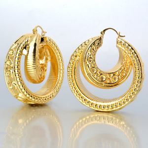 Pendientes de Aro de Latón Vintage Clásicos de Moda con Flores Chapadas en Oro de 18K para Mujer - Product Image 3