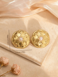 <span class=keywords><strong>Orecchini</strong></span> a Perno <span class=keywords><strong>con</strong></span> Perle in Acciaio Inossidabile 316L Placcato <span class=keywords><strong>Oro</strong></span> 18K, Eleganti e Impermeabili <span class=keywords><strong>con</strong></span> Rivestimento PVD, Gioielli alla Moda - Product Image 5