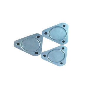 ขายึดอะลูมิเนียมกลึง CNC รูปทรงสามเหลี่ยมพร้อมรูตรงกลางเป็นวงกลม - Product Image 1