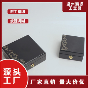 Boîte à bijoux en bois carrée, petite et moyenne, laquée et polie avec lettrage doré pour le rangement et l'emballage cadeau - Product Image 2
