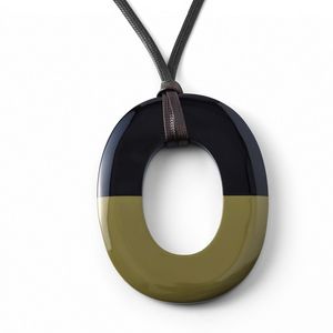 Collier pendentif en corne de buffle artisanal écologique Minh Giang, bijoux artisanaux en corne naturelle - Product Image 1
