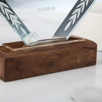 Plaques de trophées en cristal vierges avec base en bois pour cadeaux d'entreprise personnalisés en gros