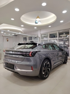 ZE EKR 001 AWD 2022 Usado, Vehículo Eléctrico de Lujo, 100 kWh, Largo Alcance, Motor Dual - Product Image 2