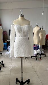 S1376N Vestido de Novia de Encaje y Satén, Corte en A, Largo hasta la Rodilla, con Hombros Descubiertos y Mangas Largas, para Bodas al Aire Libre - Product Image 6