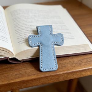 Segnalibri Magnetici Personalizzati in Ecopelle, Segnapagina Magnetico, Regalo per Lettori, Segnalibro in Similpelle Inciso al Laser - Product Image 5