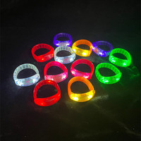 Nouveauté Bracelets de fête lumineux LED Bracelet clignotant activé pour l'obtention du diplôme Diwali Ramadan Saint Valentin Party Favors