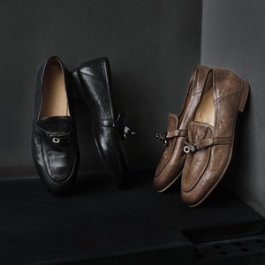 รองเท้าหนังผู้หญิงหัวกลม ส้นเตี้ย แบบใหม่สำหรับฤดูใบไม้ร่วง  ตกแต่งหัวเข็มขัดสีเงิน  ทำจากหนังแท้ทั้งด้านนอกและด้านใน - Product Image 3